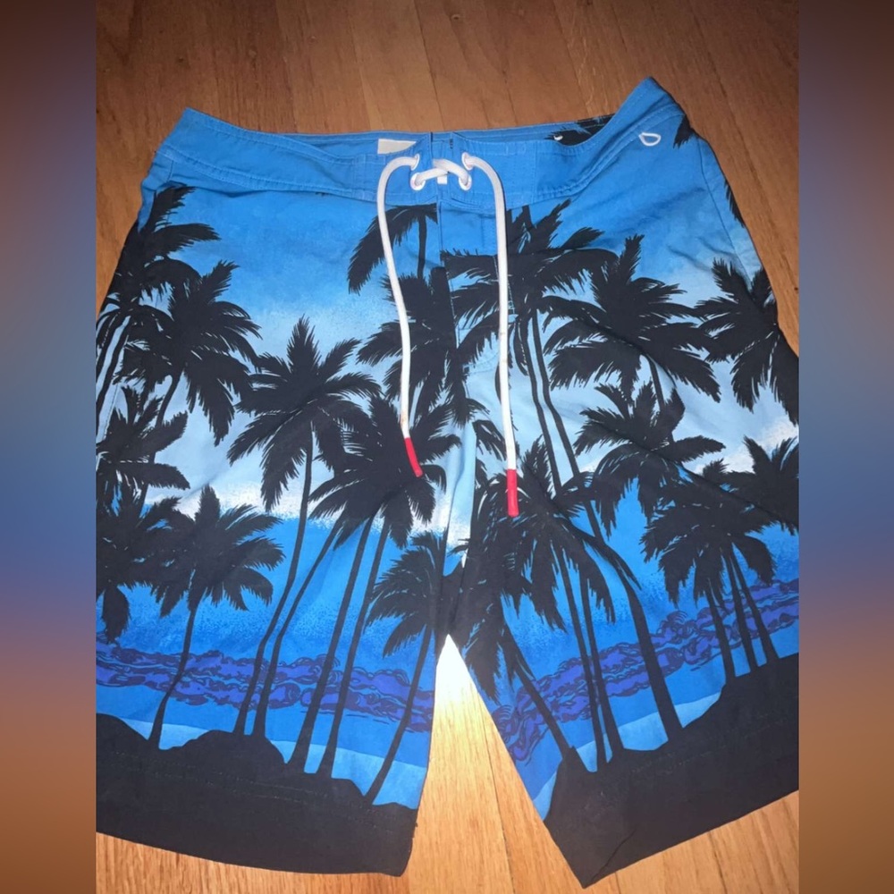 Swimming shorts, size small in men, good condition, used 2, brand American eagle